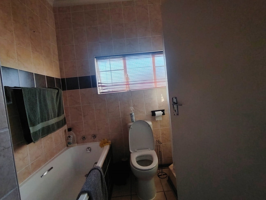 3 Bedroom Property for Sale in Langenhovenpark Free State